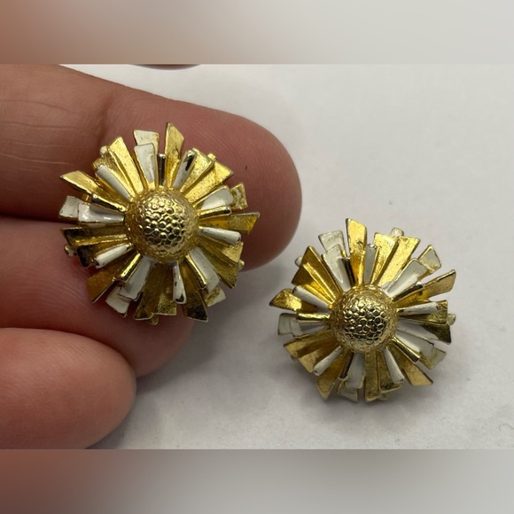 3 for $30 Vintage Gold Tone and White Enamel Floral Design Clip On Earrings - Picture 6 of 8